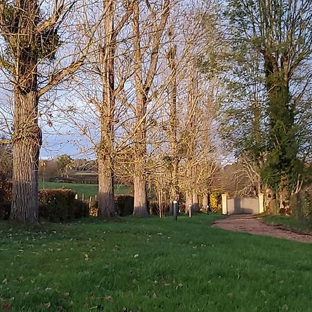 Les Tilleuls De Marie Saint-Edmond Bagian luar foto